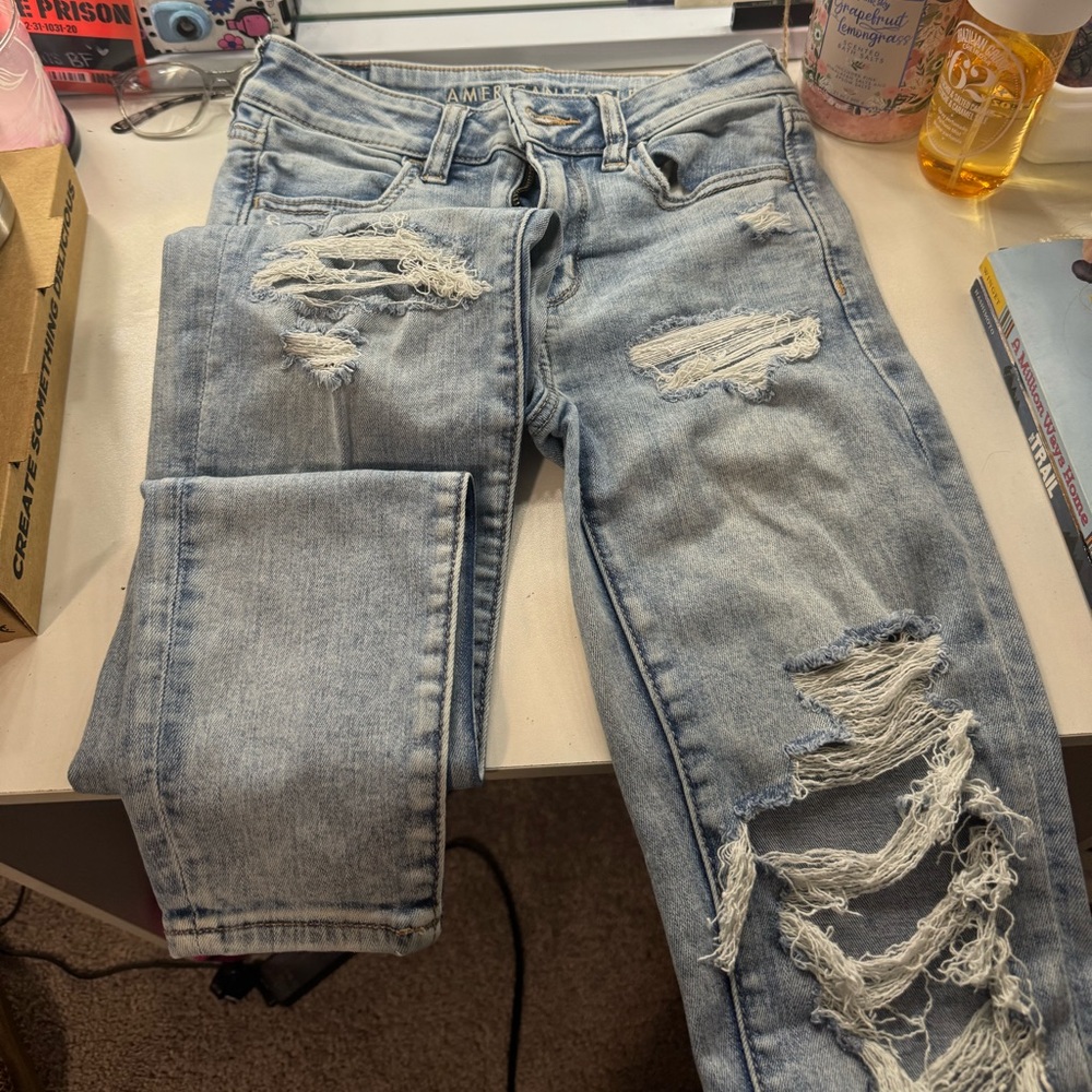 American eagle ripped jean